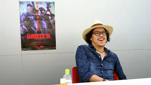 Кэйити Сато. Радуется, что полностью зацензурил мангу Оку Хирои.