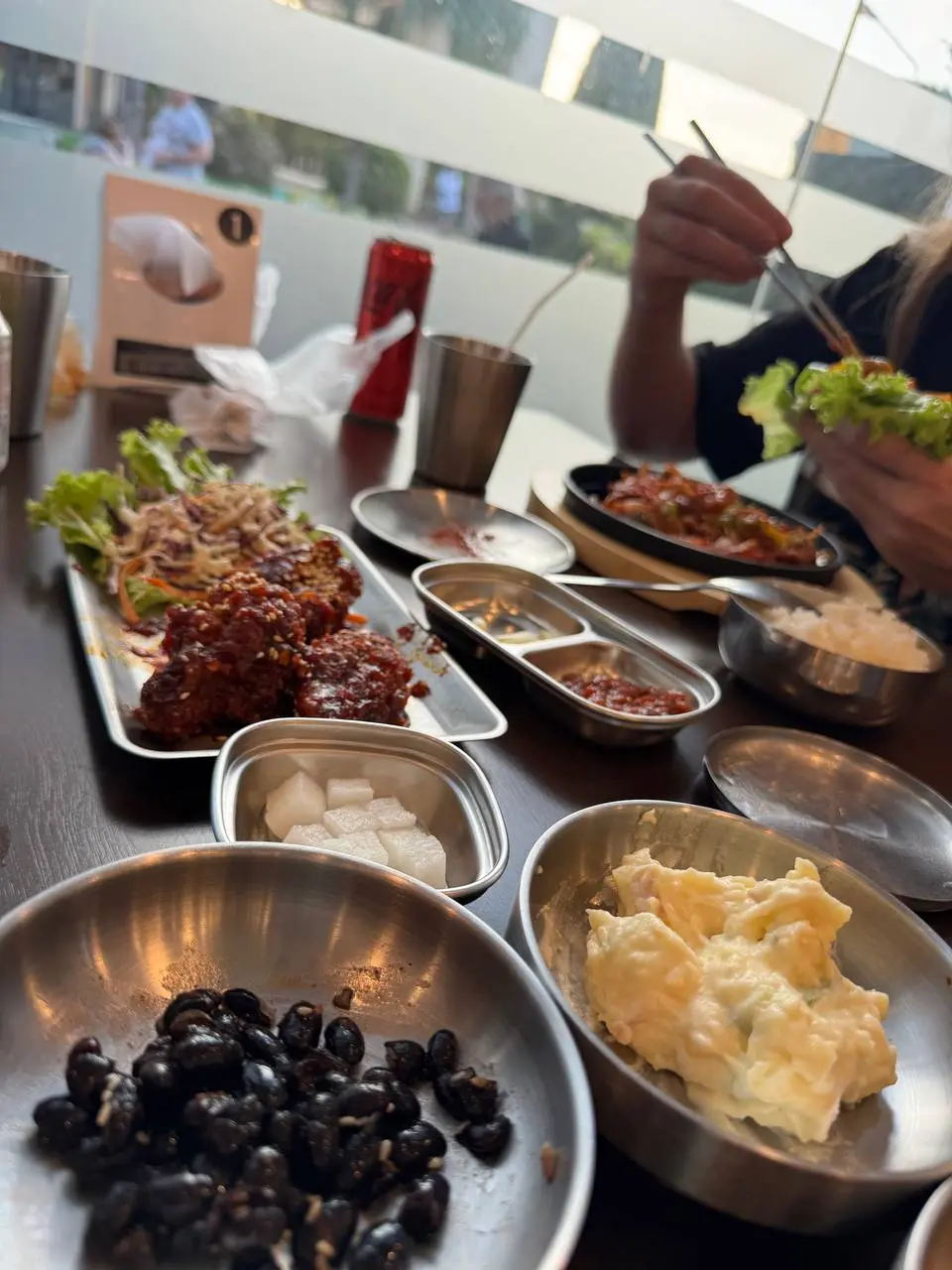 MOAR хавыча всякого. Ужраться в хрюшу здесь очень легко! 