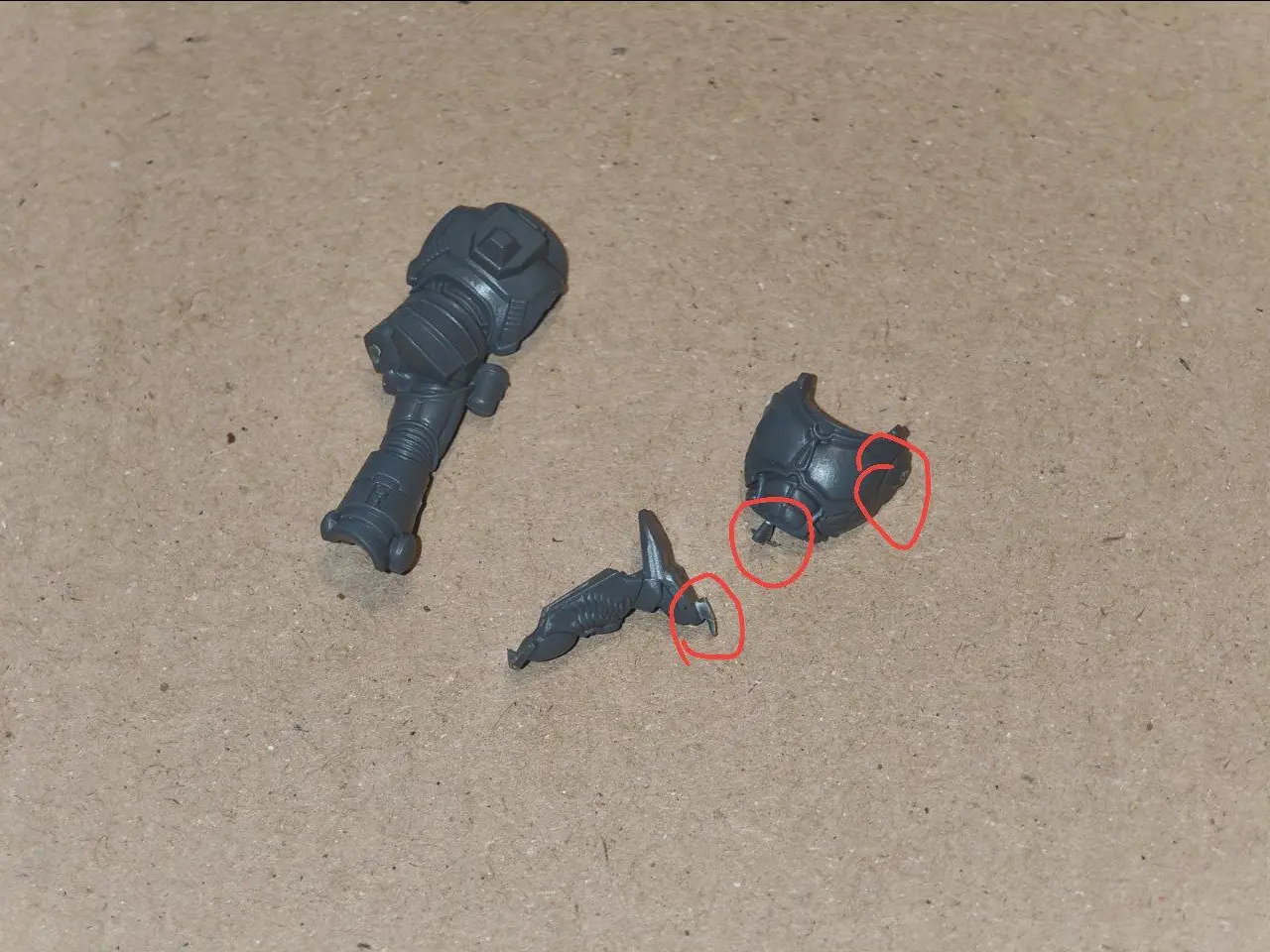 те самые кусочки литника для обрезки