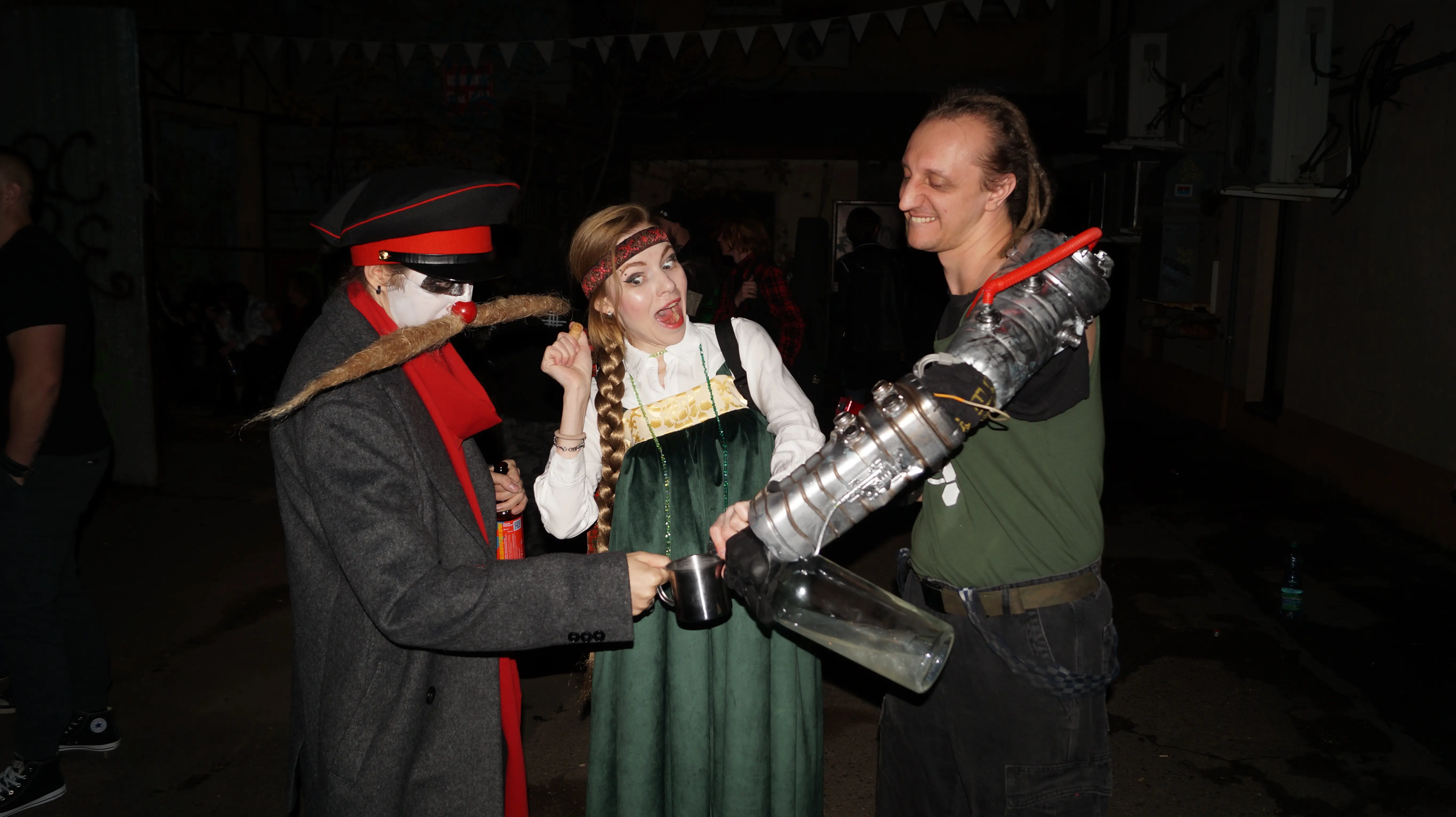 Кроссовер между Bionic Commando и Деревней Дураков это именно то, что нам было необходимо