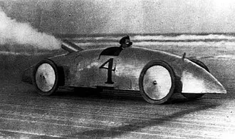 Ещё одно детище фирмы Stanley. На нём в 1906 году установили рекорд скорости : Целых  205,5 километров в час! Такого явно не ожидаешь от подобной техники , и уж тем более в начале 20 века... 
