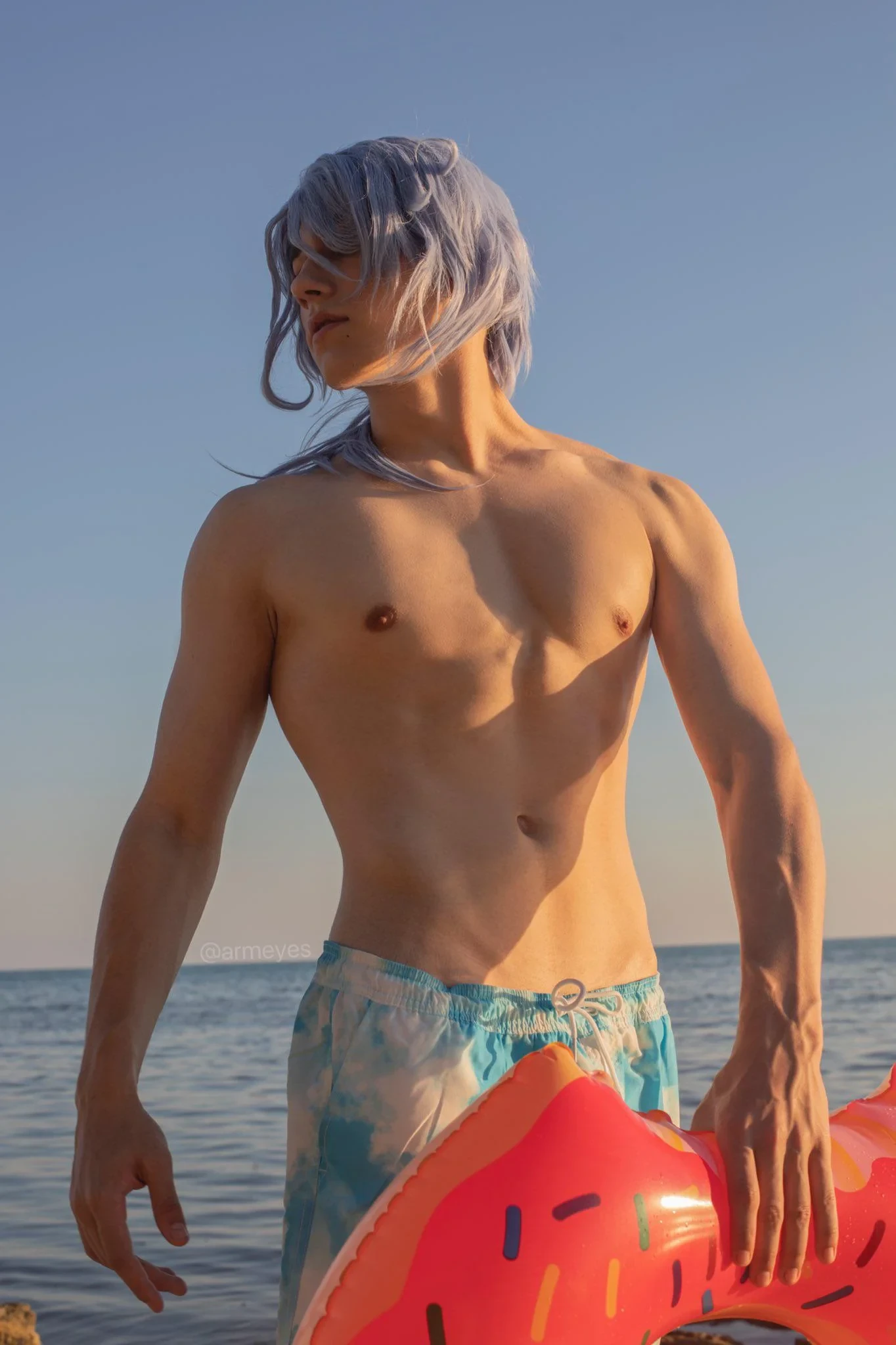 Basil опубликовал историю «Косплей на Аято» Genshin_Impact Базилопостинг 