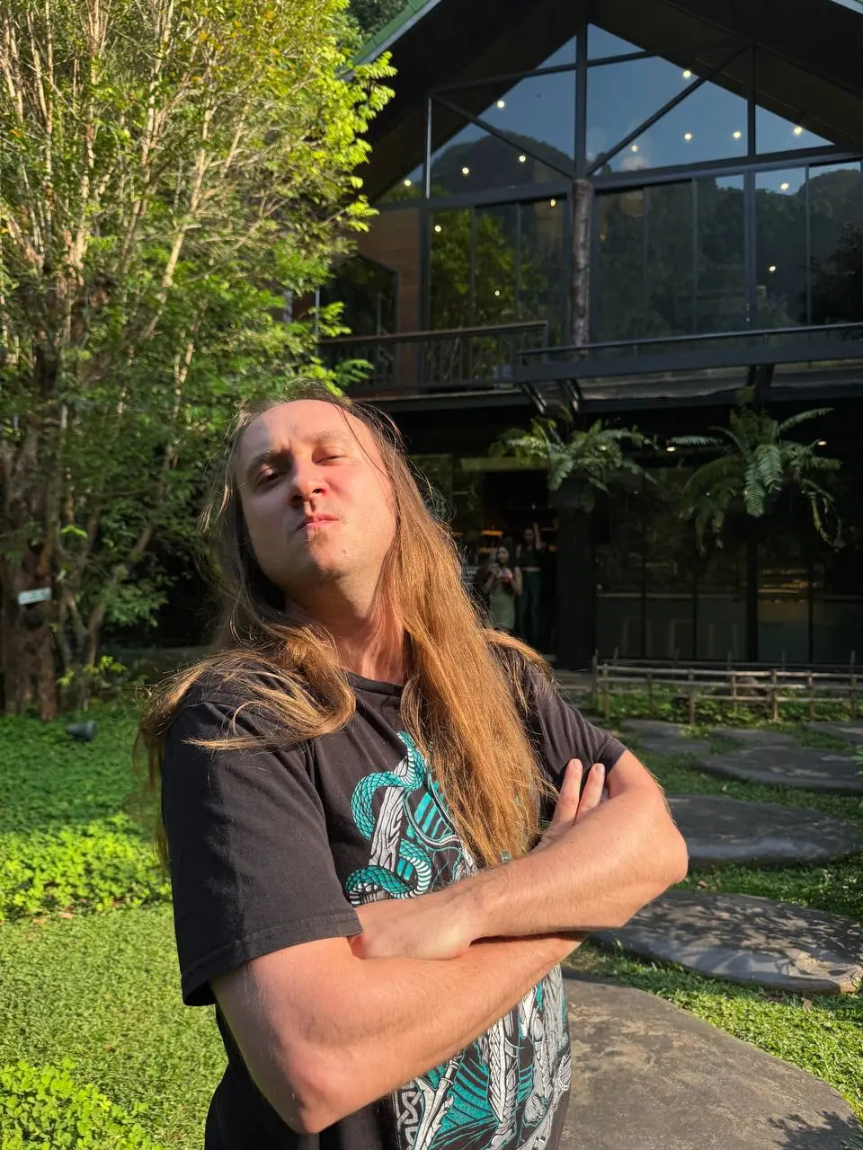 Мама говорит, что на Крым похоже. Я прошу её всегда не оскорблять Таиланд такими сравнениями. Хотя Крым неплох по-своему, конечно, тоже. 