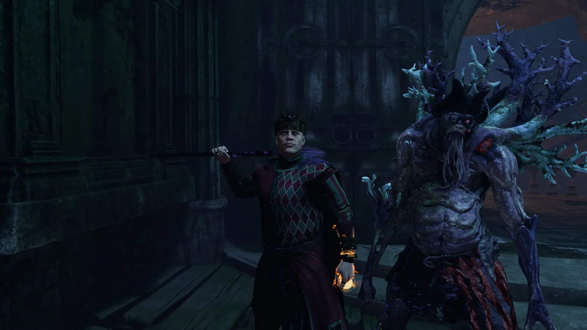 Мой персонаж (тот, что с горящей рукой) был как обычно лысым мужиком