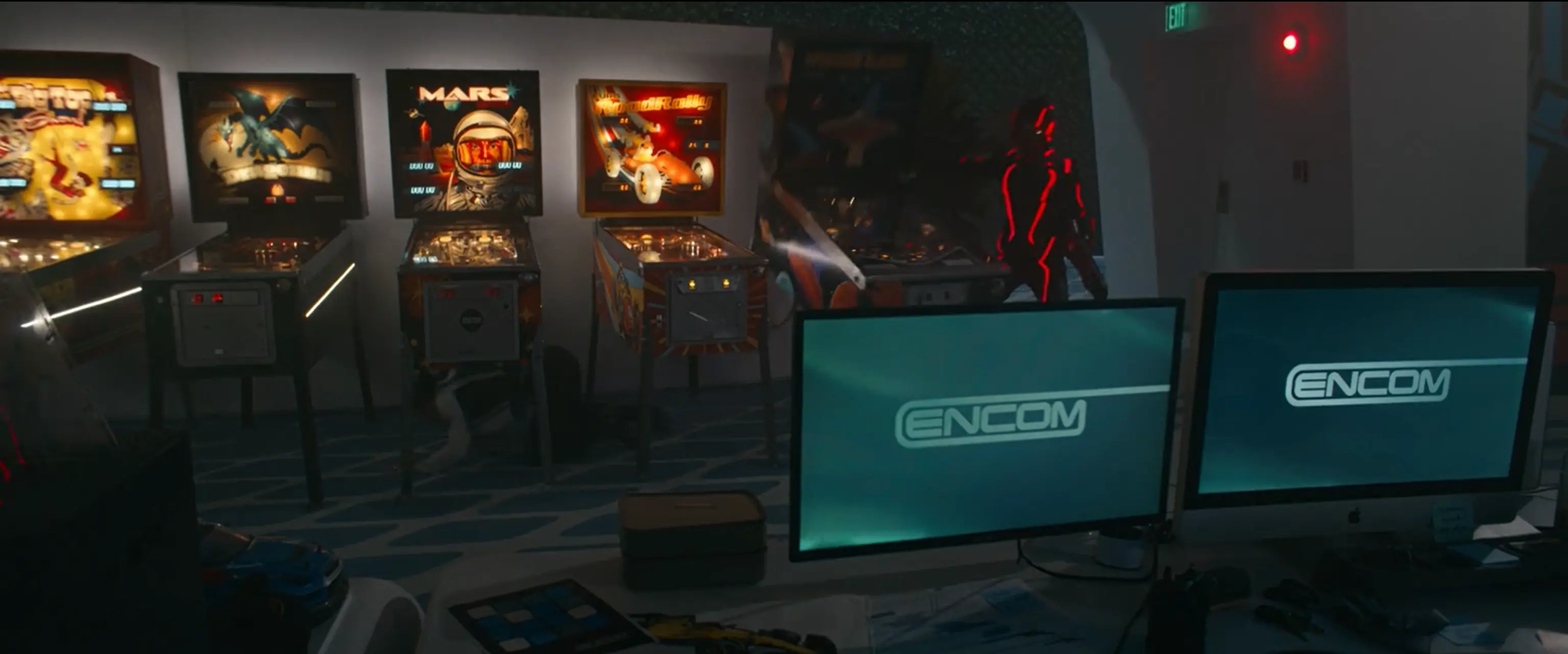 Она очень злая и сильная. Вы поняли? Прямо Т-800 из первого Терминатора.