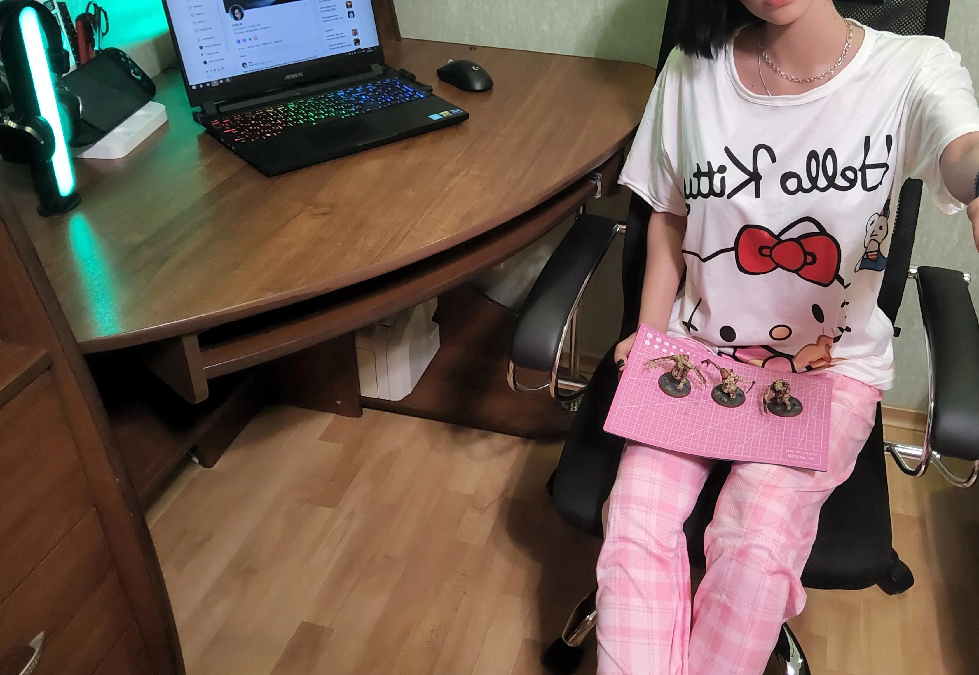 В сравнении с человеком, а также моё скромное «рабочее» место