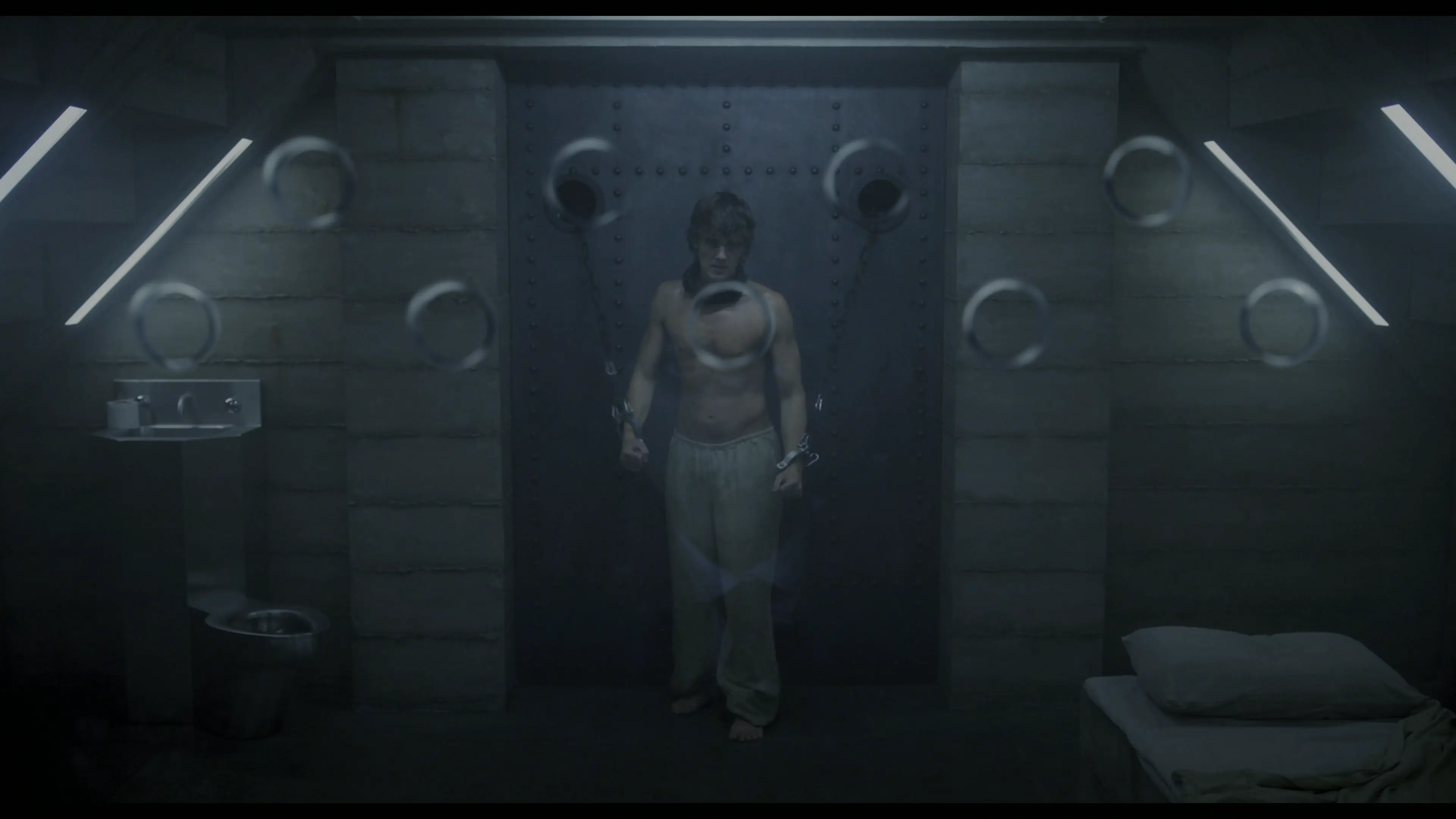 Если после первого сезона фанаты Тайлера были в опале, то после выхода второго его популярность резко возросла: одних тиктоков с этим моментом уже тонны