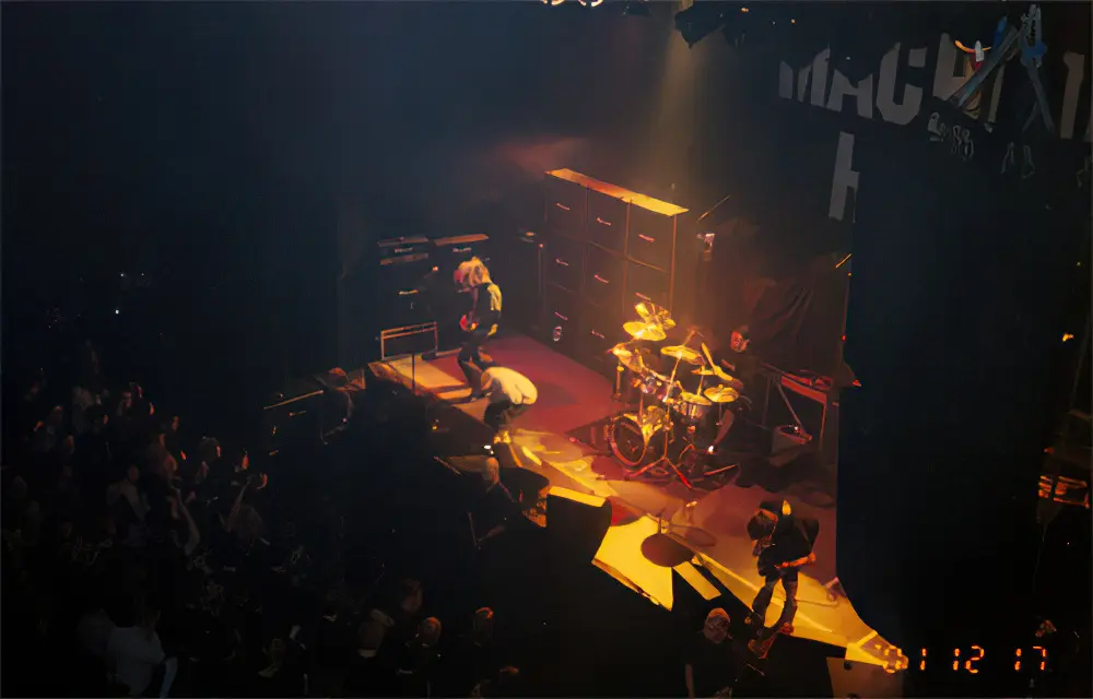 Фотографии с выступления группы на разогреве у Machine Head