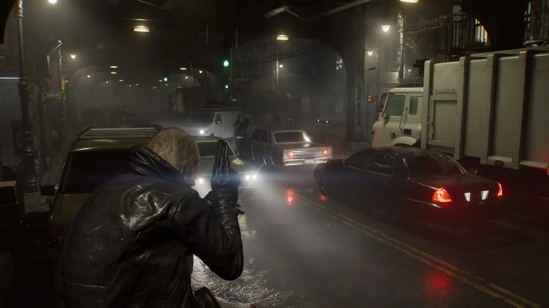 можно даже на тачки залезать