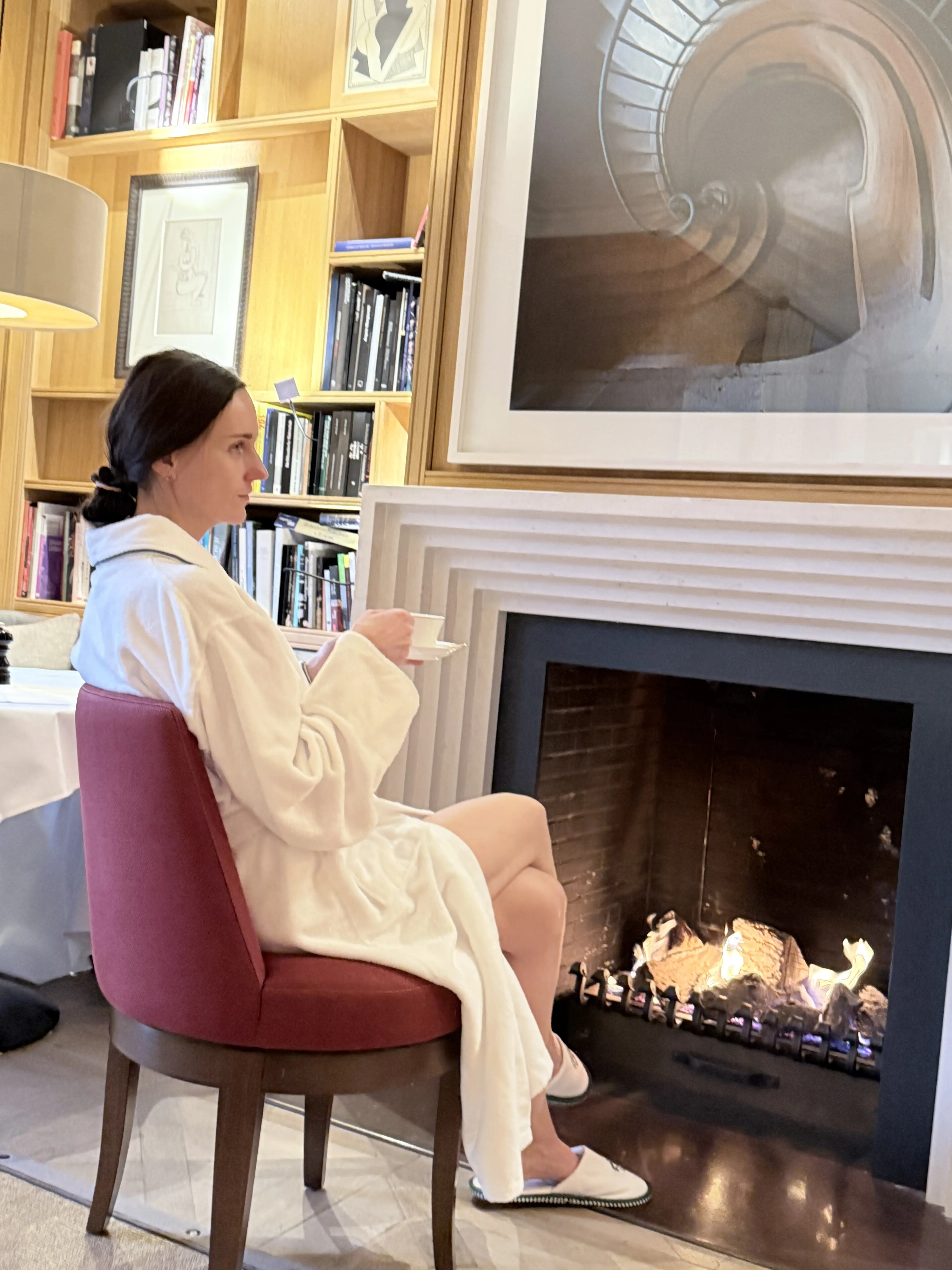 Чилл у камина, после прогулки по осеннему Баден-Бадену. Однако погодка поморозила нам жопки 🌚