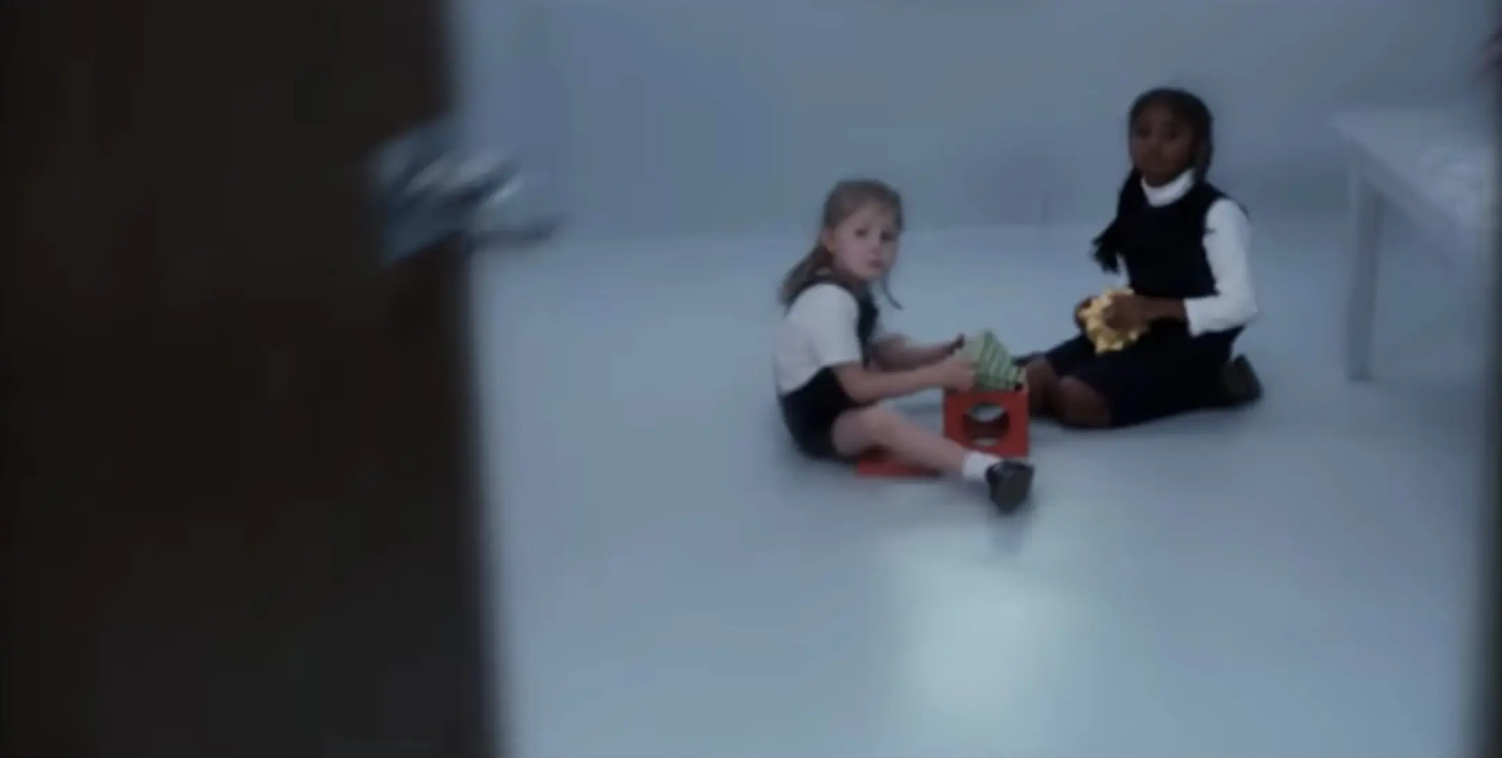 На скриншоте, Оди( Или как её назвала мама Джейн) играет вместе с Кали «Воспоминание матери Оди.» 