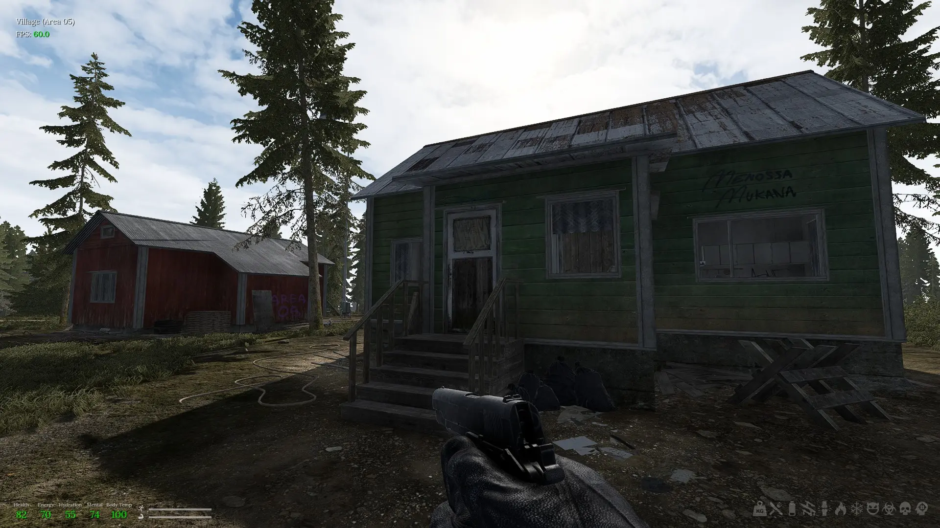 Домики мало чем отличается от дачного кооператива под Питером. Да и контингент тоже схожий.