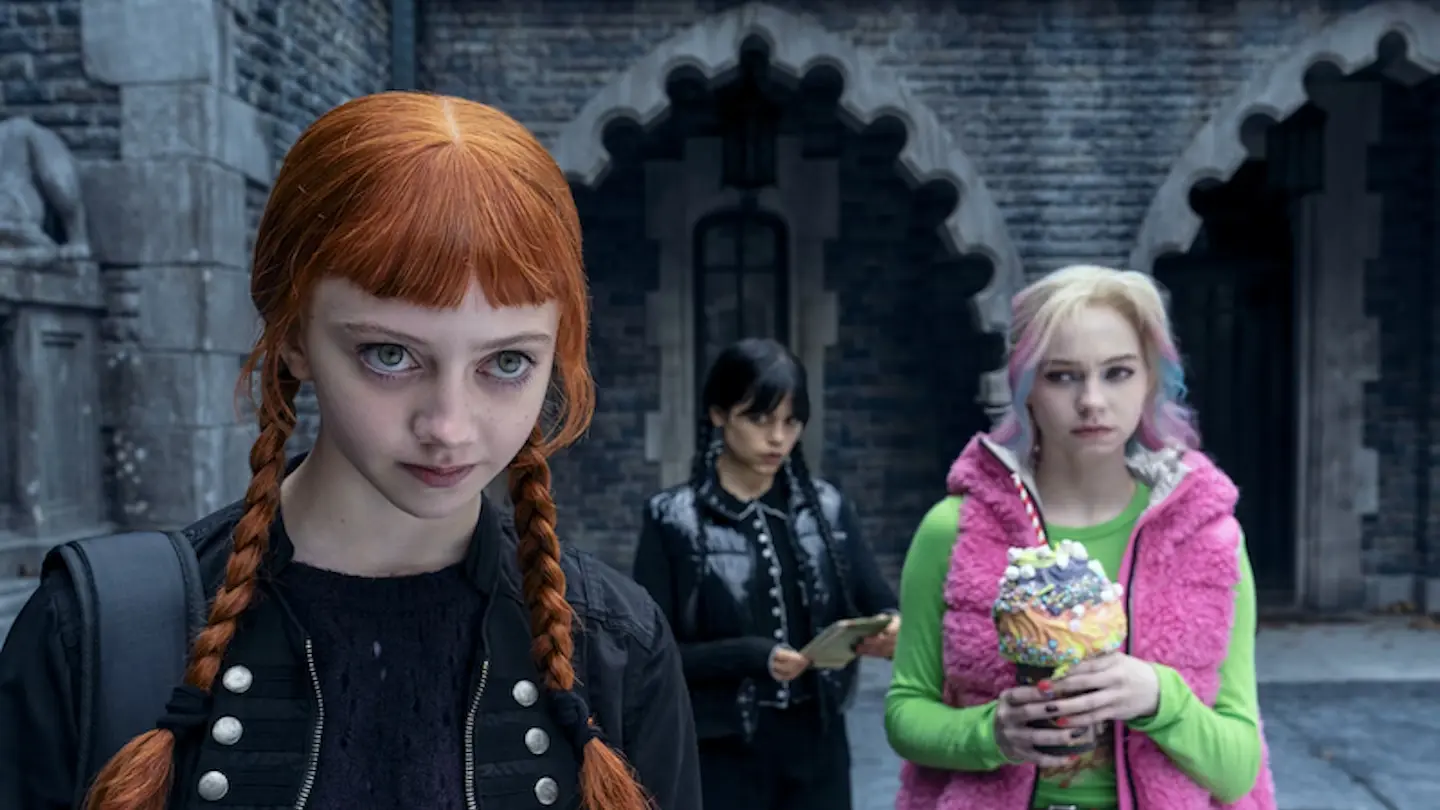 Иногда мне кажется, что примерно так лагеря шипперов друг на друга и смотрят