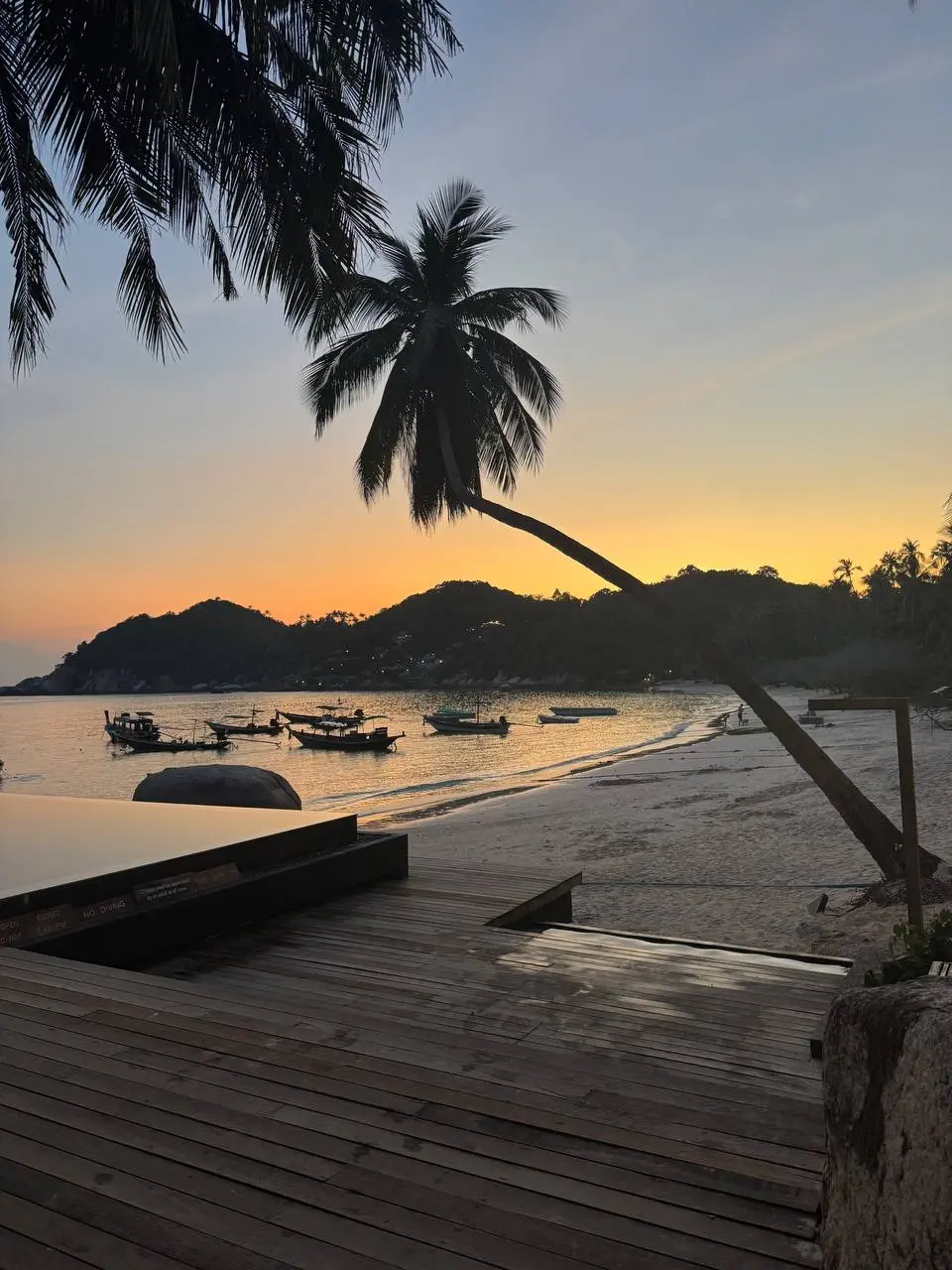 Мама говорит, что на Крым похоже. Я прошу её всегда не оскорблять Таиланд такими сравнениями. Хотя Крым неплох по-своему, конечно, тоже. 