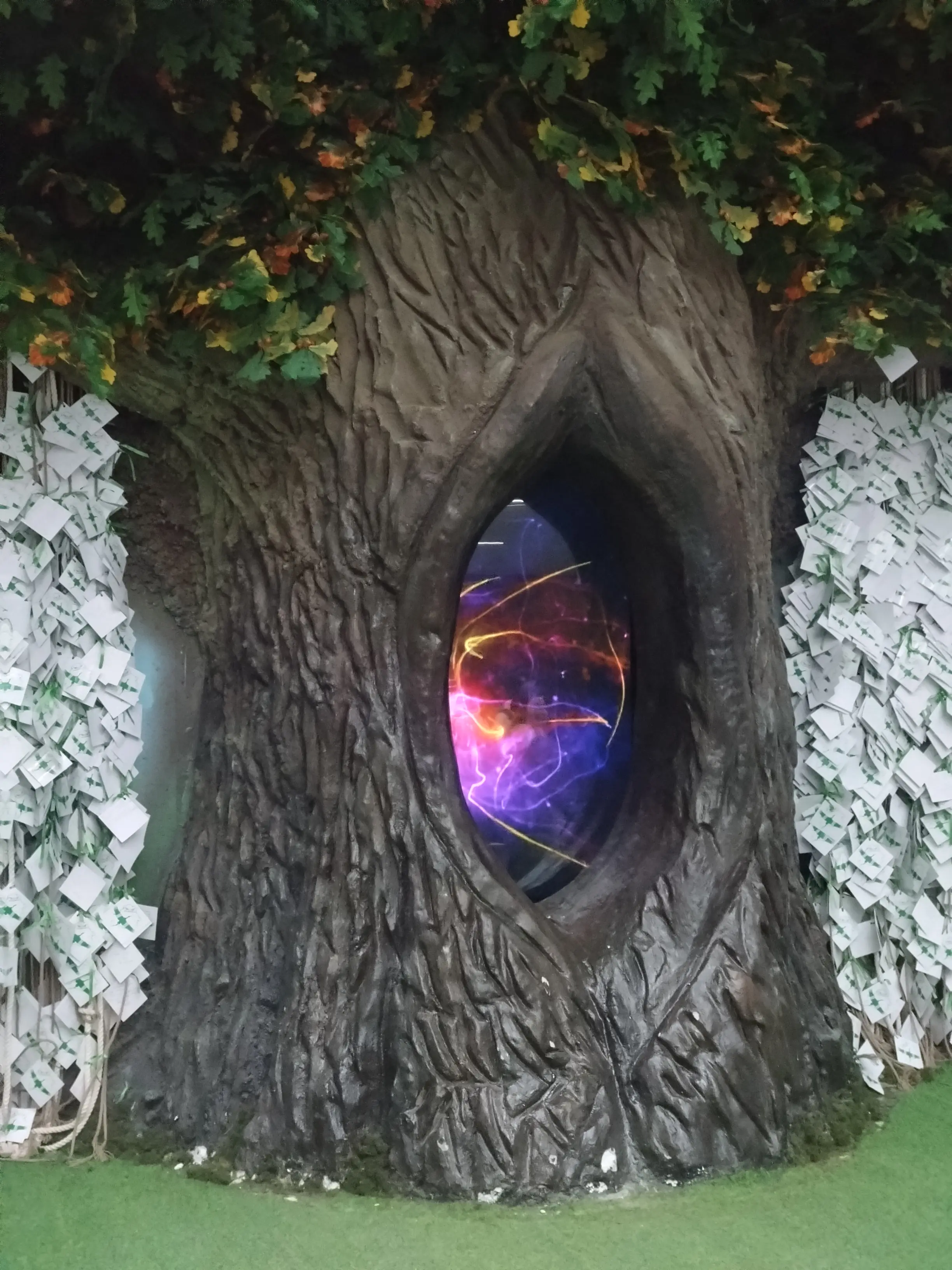 Так и просится вывести на этот экран лицо мудрого дуба под Jeremy Soule - Secunda