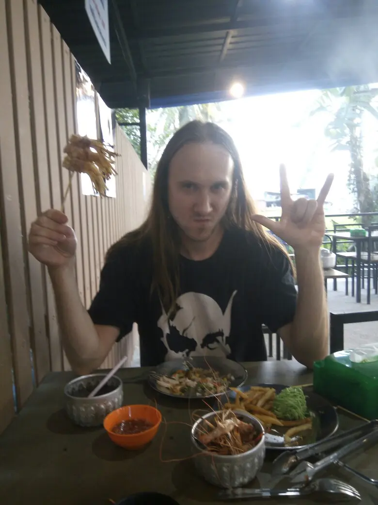 MOAR хавыча всякого. Ужраться в хрюшу здесь очень легко! 