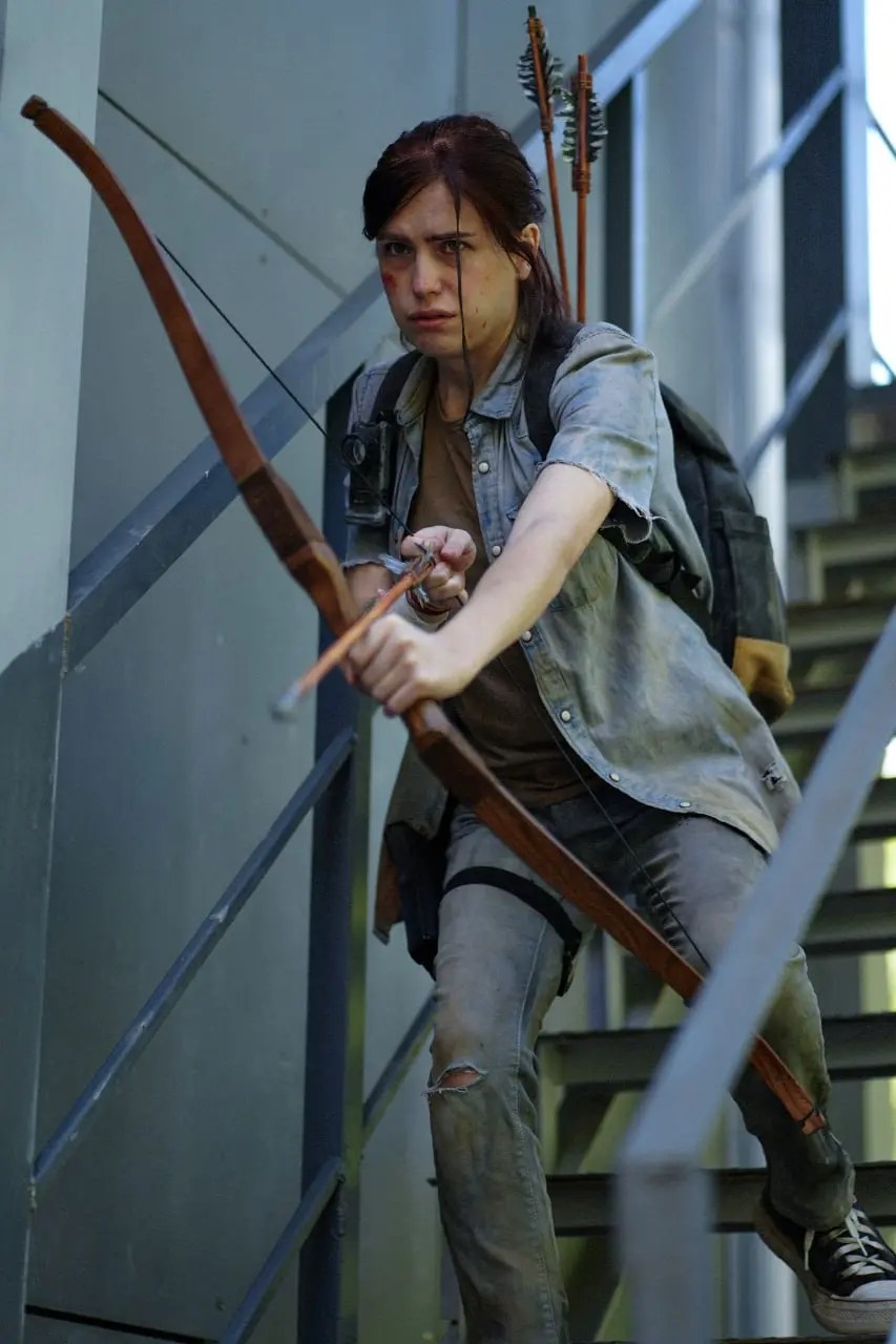 (9 фото) Фотки с феста. Повезло, что на фесте оказался реконструктор, который одолжил винтовку для фоток. Повезло, что попала на автограф-сессию к Кузнецову, который озвучил Джоэля в русской локализации.