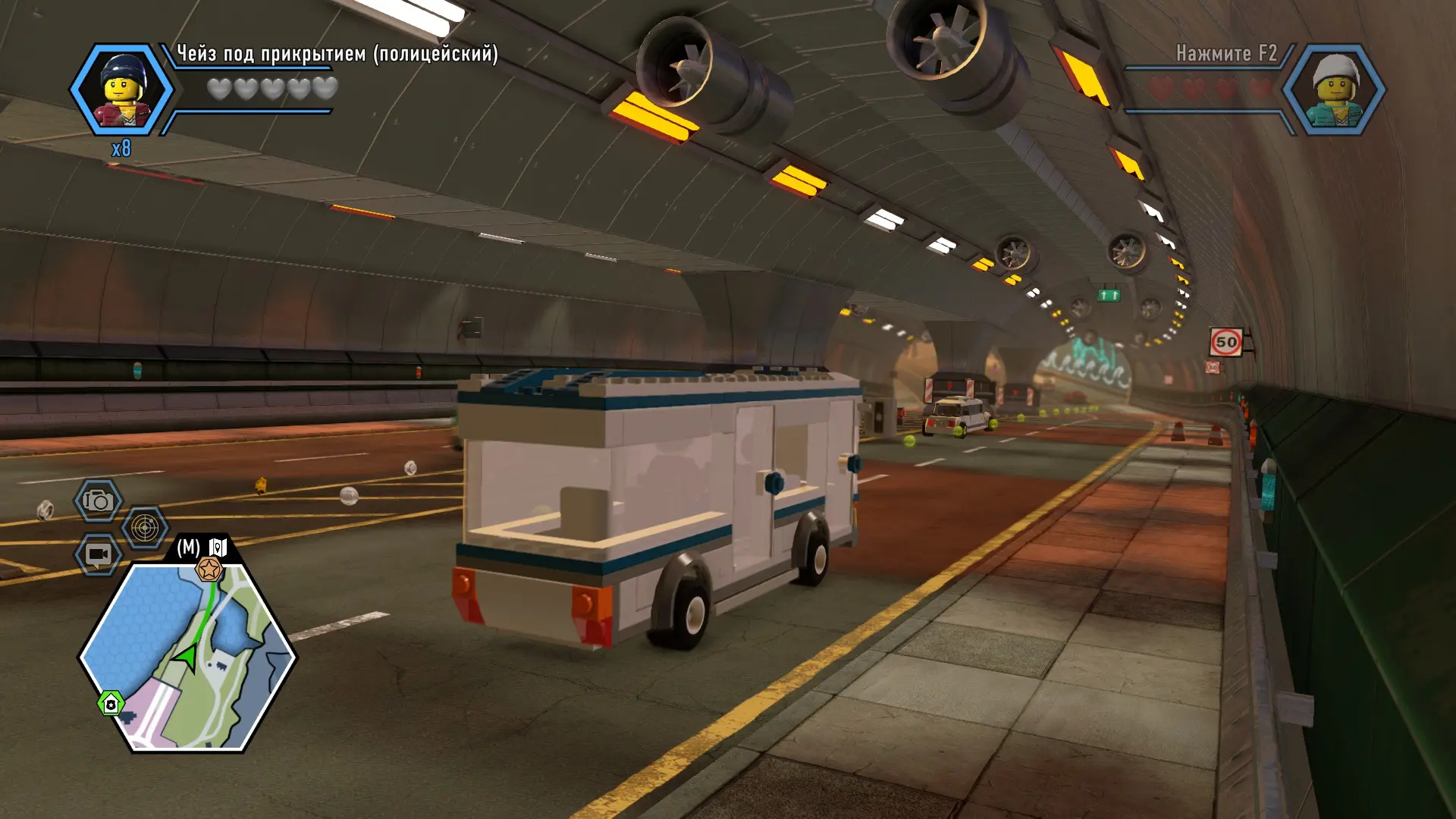 Водить в игре не обязательно, можно сесть в автобус, такси, лимузин...