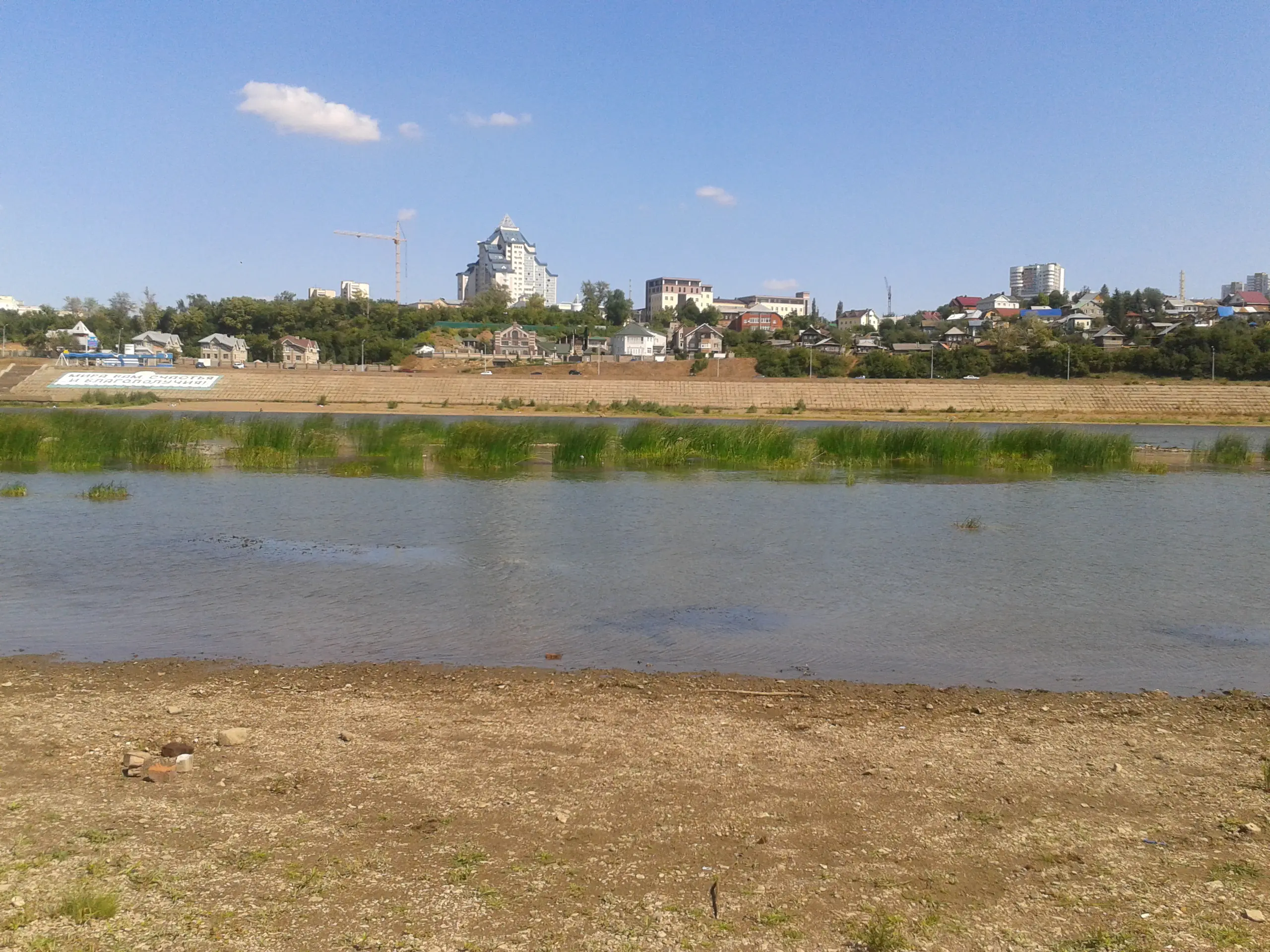 Я не нашла фотку своей школы, поэтому вот рандомная фотка моей Мухосрани в целом