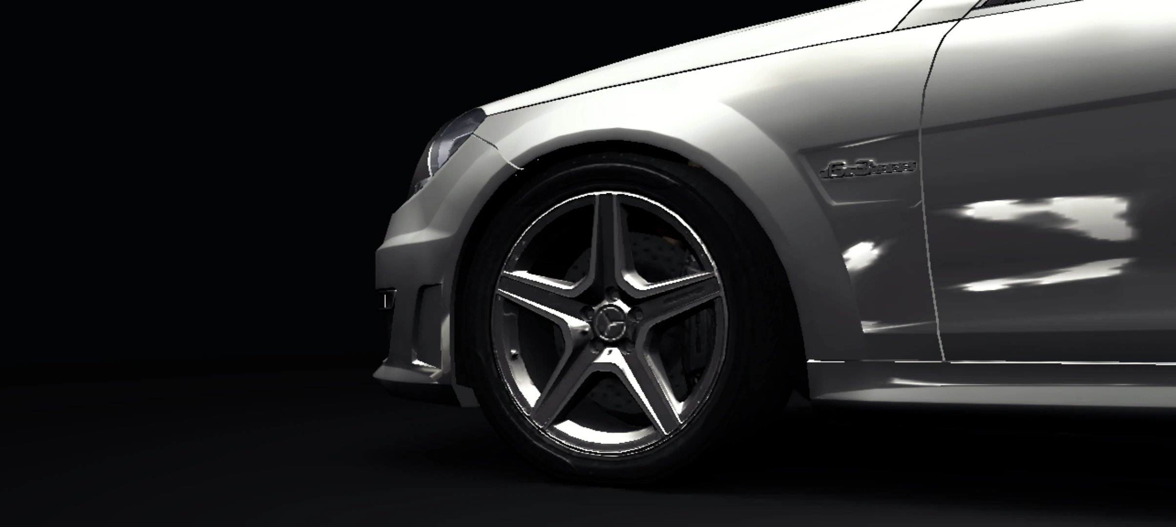Ещё один Mercedes (любимый мной, кстати, с дизайнерской точки зрения, C63 AMG (W204): именно эта марка автомобилей представлена в игре, не только эксклюзивными «белыми» ливреями Ravenwest, – но, и, новейшим, на тот момент, модельным рядом автомобилей... вообще, не совсем ясно, до сих пор, кого именно избрала игра «своим конкурентом»: она, буквально, собрана из элементов, каждый из которых, вроде бы, лучше (или, по крайней мере, (sic, в том смысле, что «запомните», это пригодится потом...) формально, не хуже) актуальных на тот момент видеоигр похожего образца (от гоночных около-аркад (наподобие NFS: Shift – до более продвинутых серий, вроде той же Gran Turismo (а то, и более не очевидных, типа... Burnout), – но, «всё вместе», в сборе – работает не так, как задумано, или не работает вовсе... за сколькими (хотя бы) зайцами нужно было погнаться, чтобы ни одного не помайть? вот-вот, а тут их – явно, не меньше пяти, как минимум