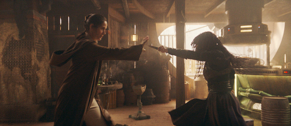 Джедай-мастер Индара (Кэрри-Энн Мосс) и Мэй (Амандла Стенберг)