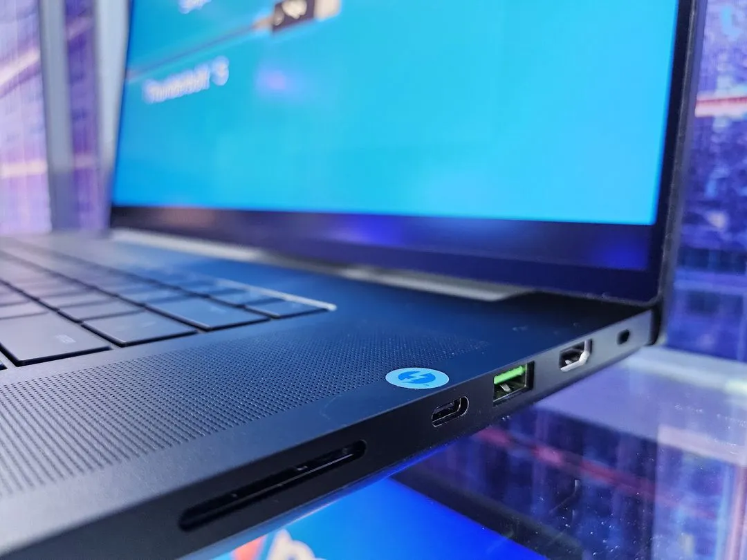 Razer Blade 18 на выставке CES с портом Thunderbolt 5. 
