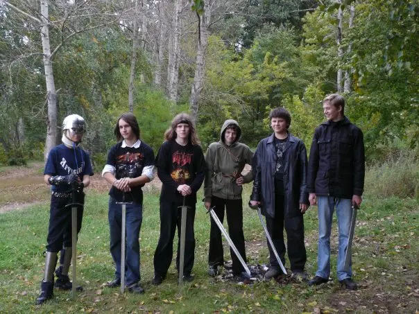 Плащей хватало не всем 