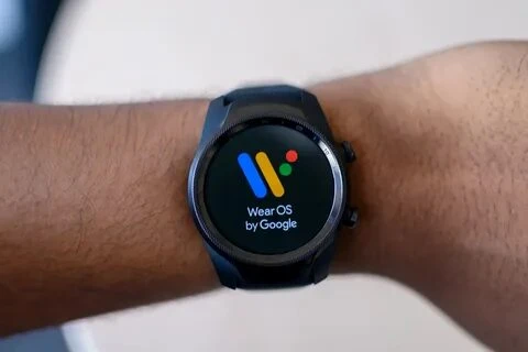Теперь вы можете пользоваться Shazam прямо на устройстве Wear OS, даже не устанавливая приложение на телефон. Скорость и точность этого обновления впечатляют: приложение быстро определяет мелодии в течение нескольких секунд. Неважно, слушаете ли вы хиты K-pop или наслаждаетесь мелодиями в шумной кофейне, Shazam на Wear OS обеспечит эффективное распознавание музыки.