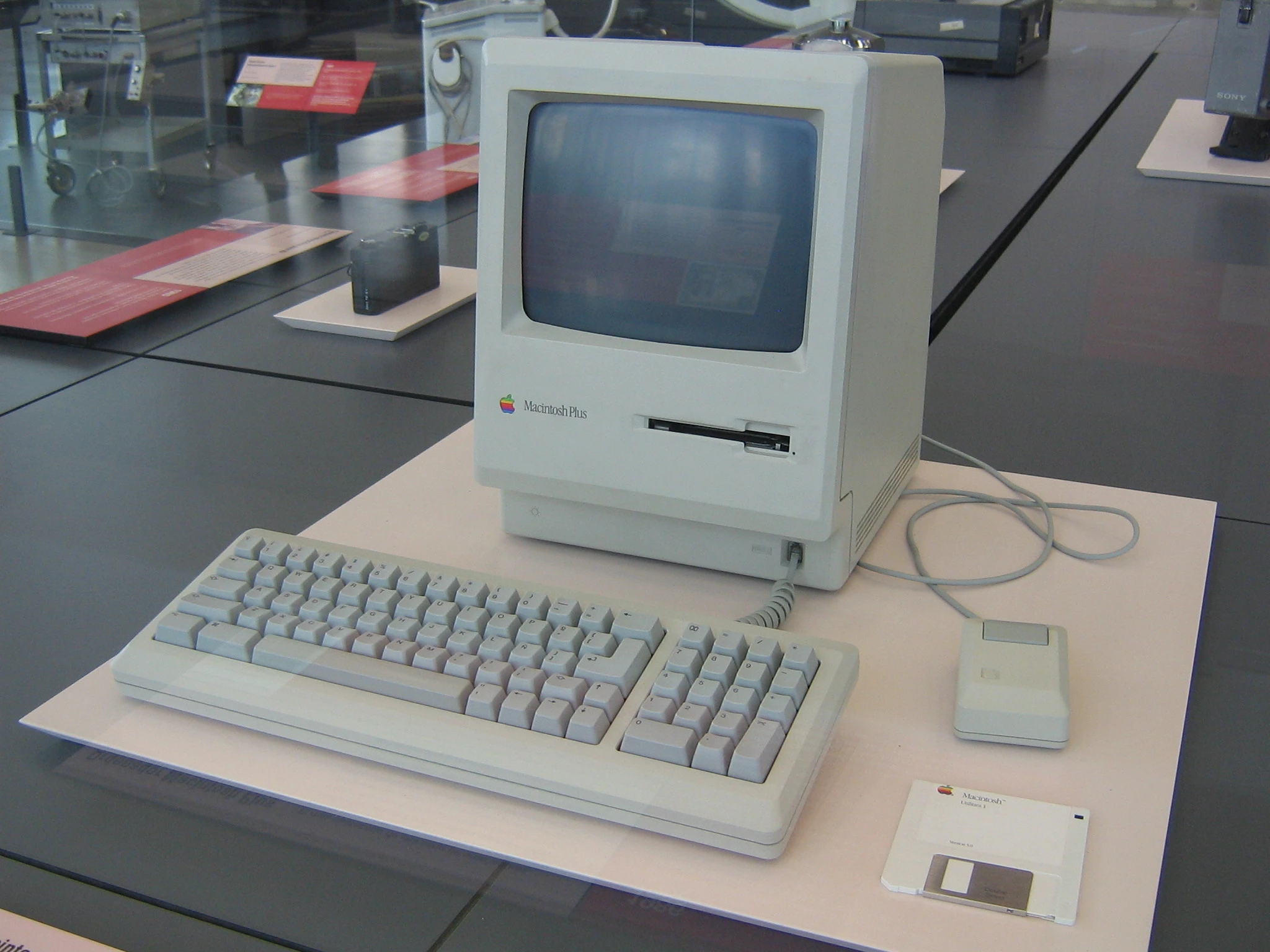 Macintosh Plus, 1986