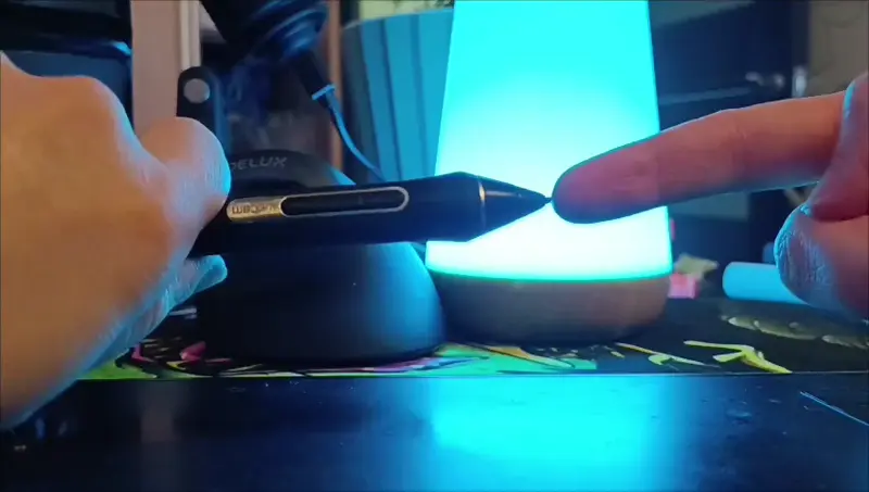 Ещё один более наглядный пример, чтобы показать, что я не прилагаю усилия при надавливании на наконечник.